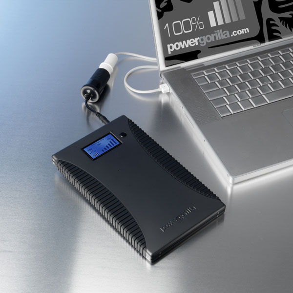 Powergorilla lädt MacBook via MacSafe Airline-Adapter