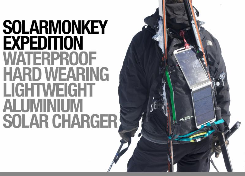 Powermonkey Expedition am Rucksack Powermonkey Expedition - wasserdichtes 12V + USB Ladegerät