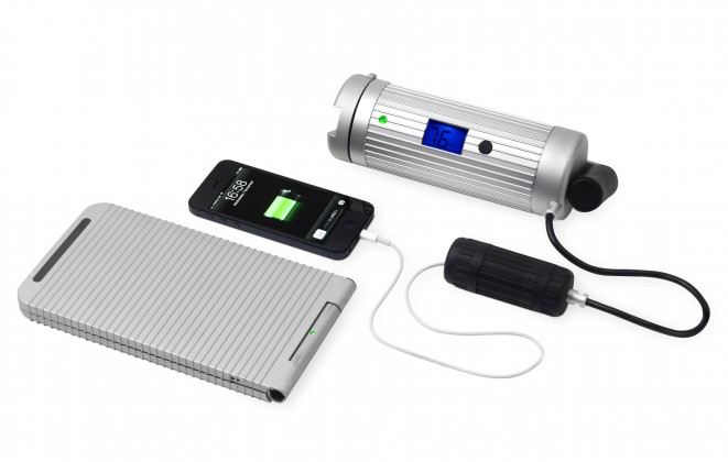 Powermonkey Expedition lädt Smartphone Powermonkey Expedition - wasserdichtes 12V + USB Ladegerät