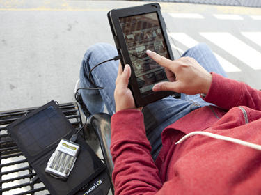 Guide 10 Plus lädt Tablet über USB