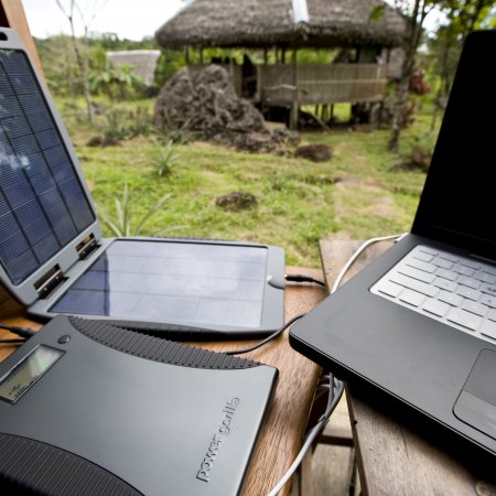 Solargorilla lädt PC Netbook über Powergorilla