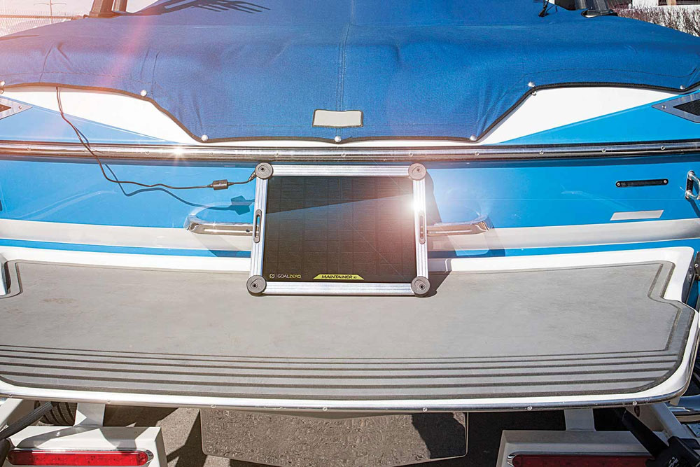 Maintainer 10 lädt Bootsbatterie