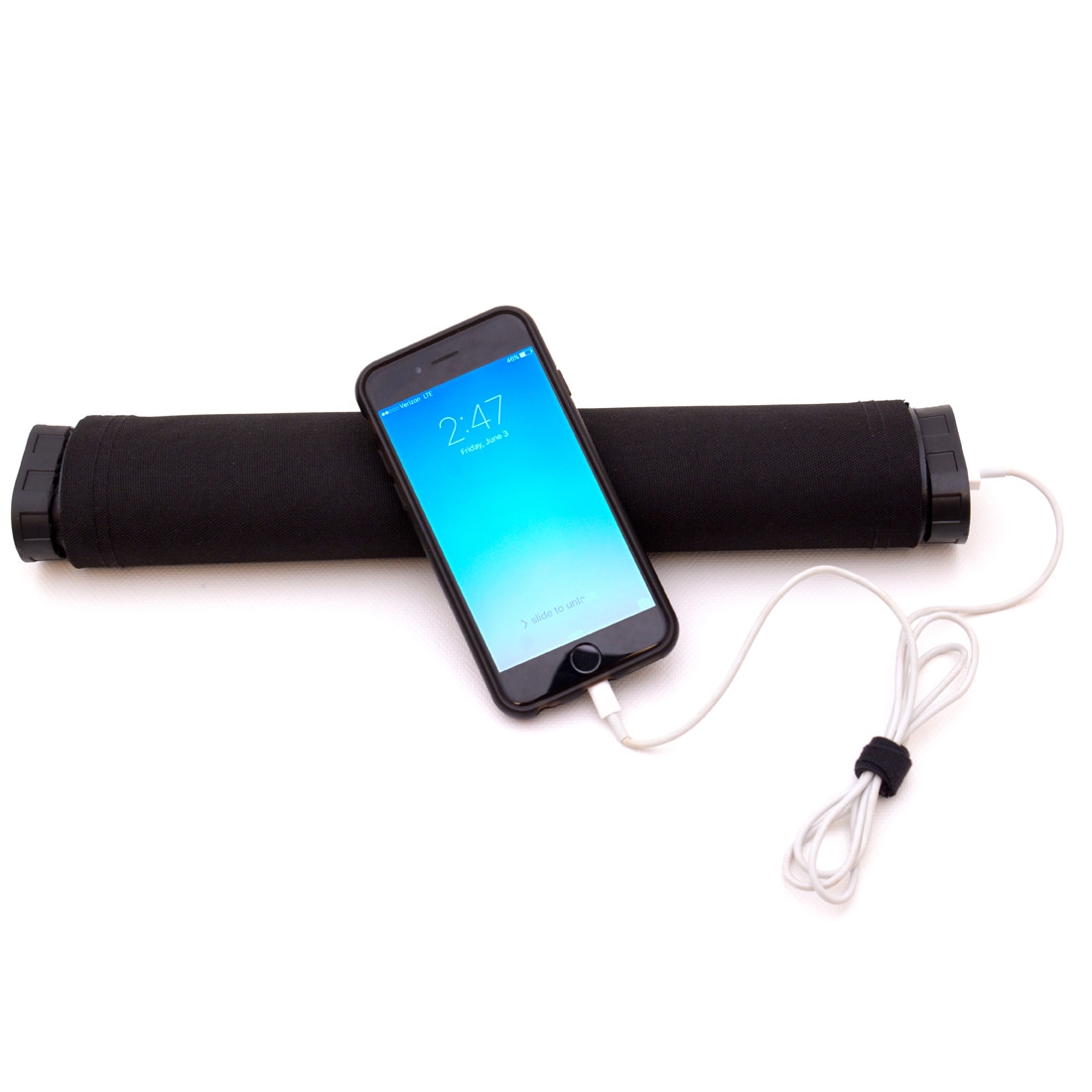 LightSaver Max lädt Smartphone