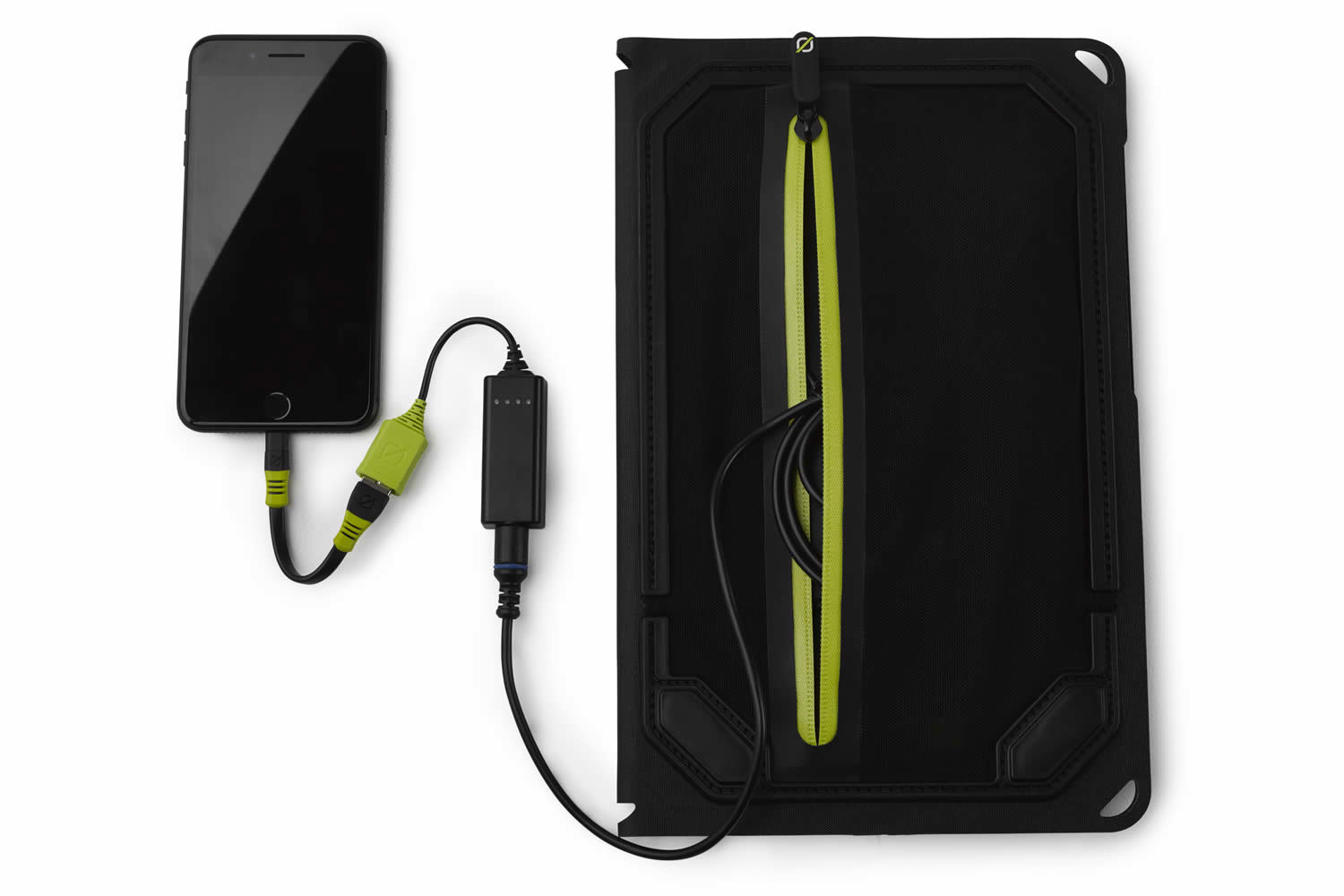 Nomad 14 Plus lädt iPhone