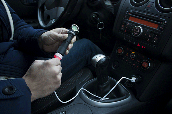 Wizard über USB im Auto laden