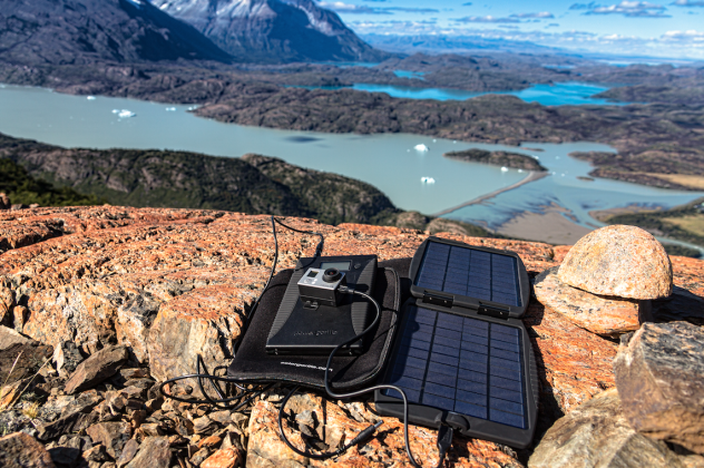 Powergorilla wird am Solargorilla aufgeladen
