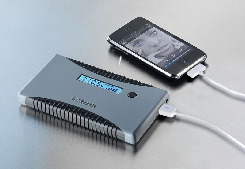 Minigorilla lädt iPhone