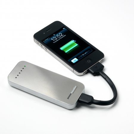 Powermonkey Discovery mit Monkeytail und iPhone Powermonkey Discovery USB Akku