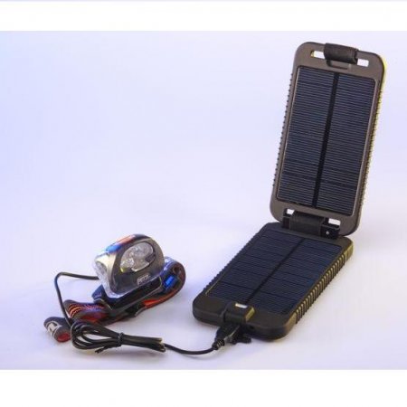 Solarmonkey Adventurer lädt LED Headtorch Solarmonkey Adventurer Solarladegerät 3.500mAh