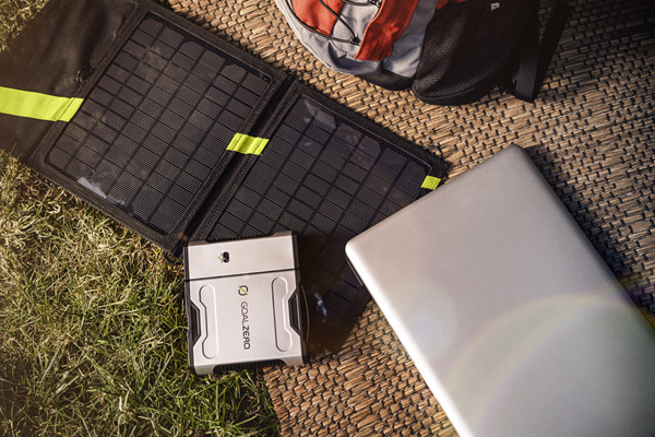 Sherpa 50 Solar Recharging Kit mit Laptop