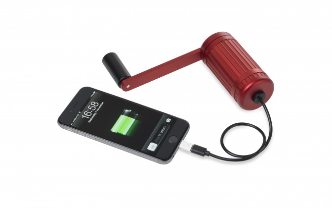 Infinite Orbit lädt iPhone Infinite Orbit - USB-Charger mit Handkurbel